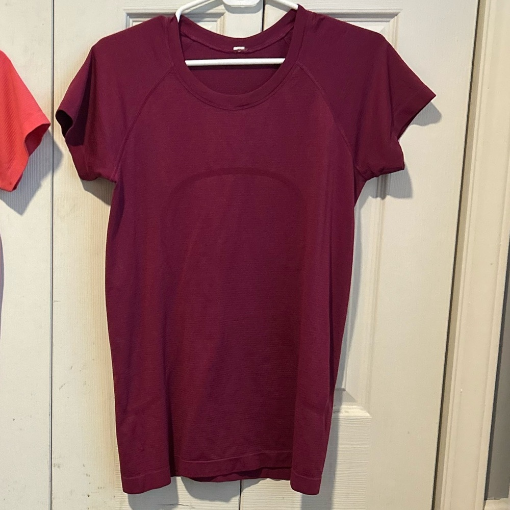 LULULEMON swiftly tech size 8 purple magenta